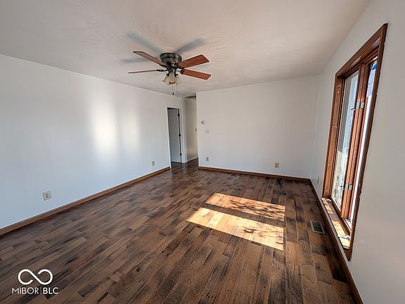 5th image of 450 W Douglas St