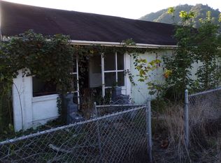 1114 Kanawha St, Hansford, WV 25103