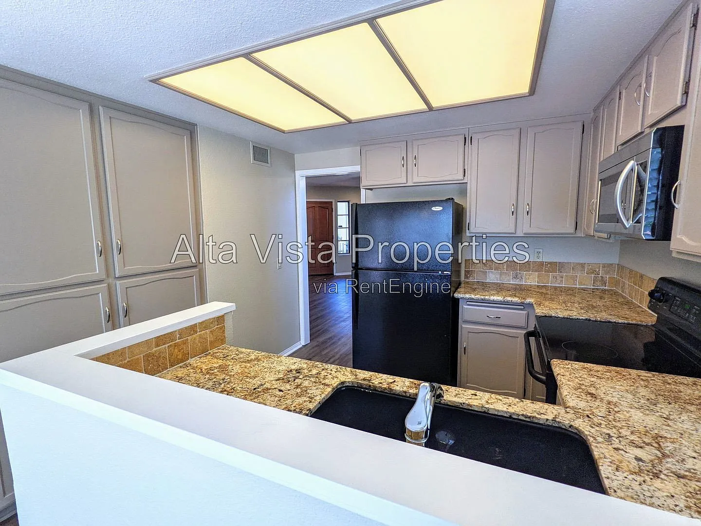 2 bed, 2.0 bath, 1489 sqft, $3,695 — Photo 3