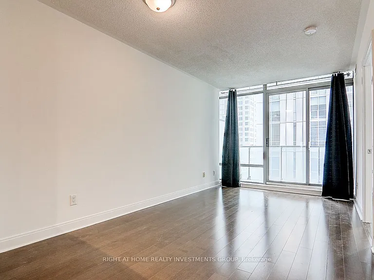18 Yorkville Ave #704 — Photo 10