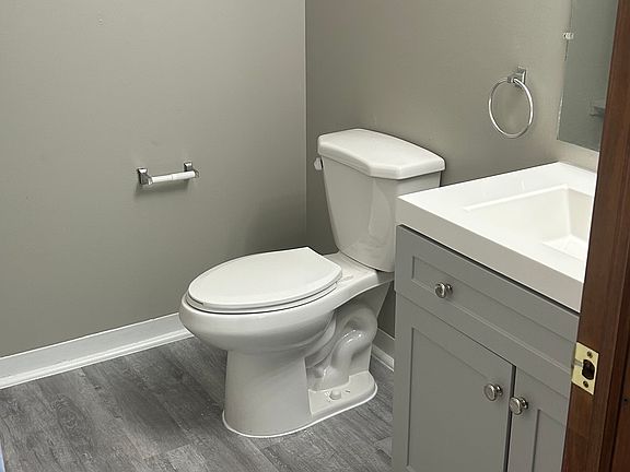 5th image of 825 Payne Ave APT B