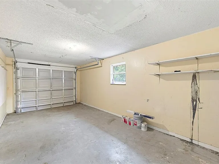8124 Omaha Cir — Photo 31