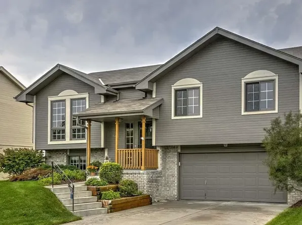704 Tupelo Ln, Papillion, NE 68133