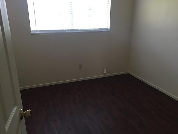 2nd image of 204 Craig Ct APT C