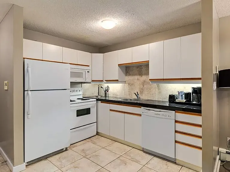 650 Meredith Rd NE — Photo 6