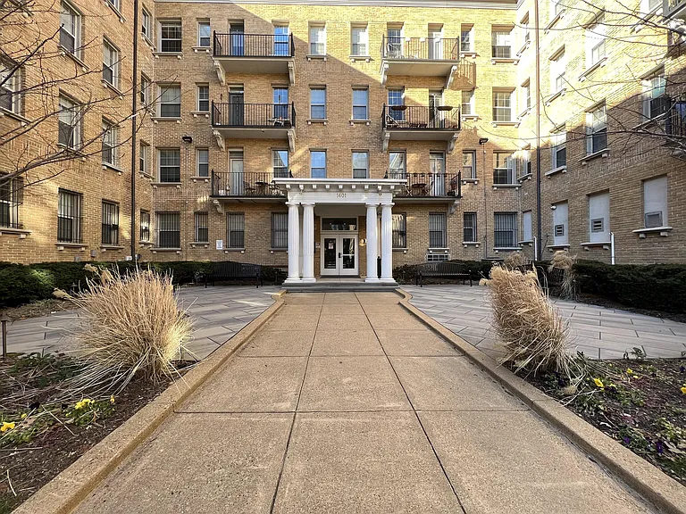 1401 Columbia Rd — Photo 39