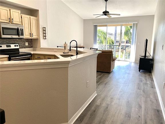 5th image of 625 Arbor Lake Ln #625