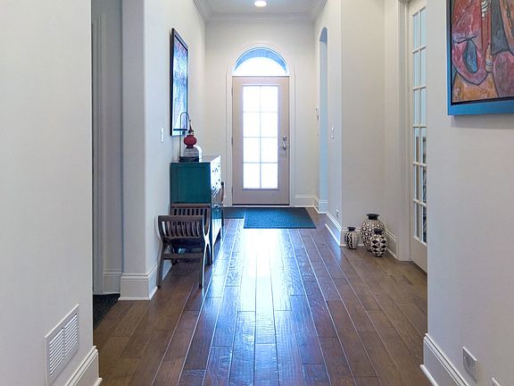 10' ceilings on the entire first floor.  Bright foyer entrance.
