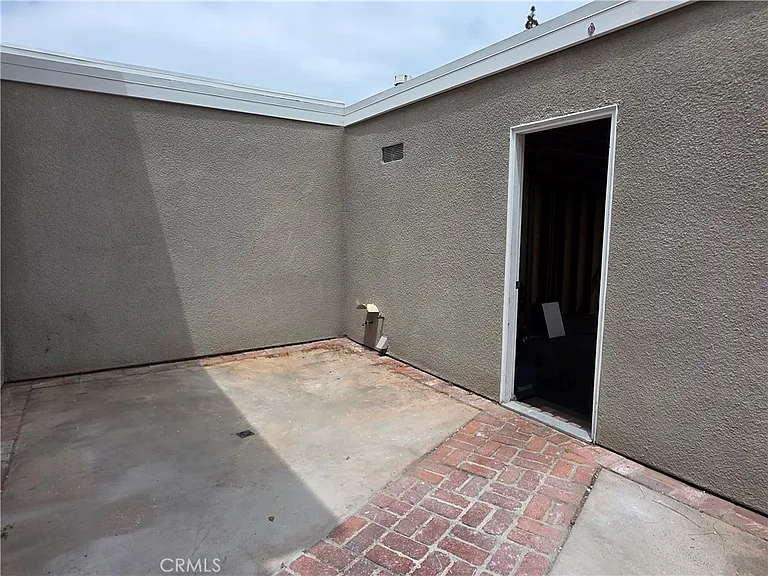 10236 Zelzah Ave #6 — Photo 7