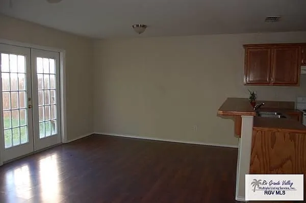 3 bed, 2.5 bath, 2804 sqft, $1,350 — Photo 3