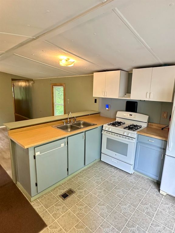 4 Reservoir Road, Brattleboro, VT - More