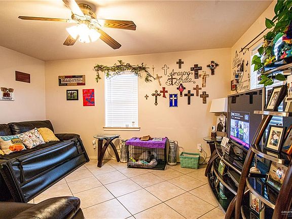 2nd image of 914 Lowry Ln