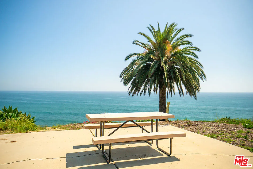 1 bed, 1.0 bath, 1055 sqft, $4,400 — Photo 3