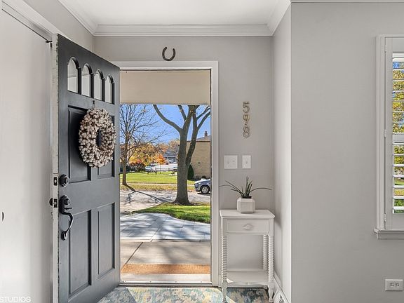 3rd image of 598 Park Plz