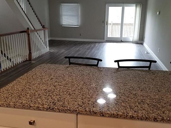 5th image of 9 River Bluff Dr