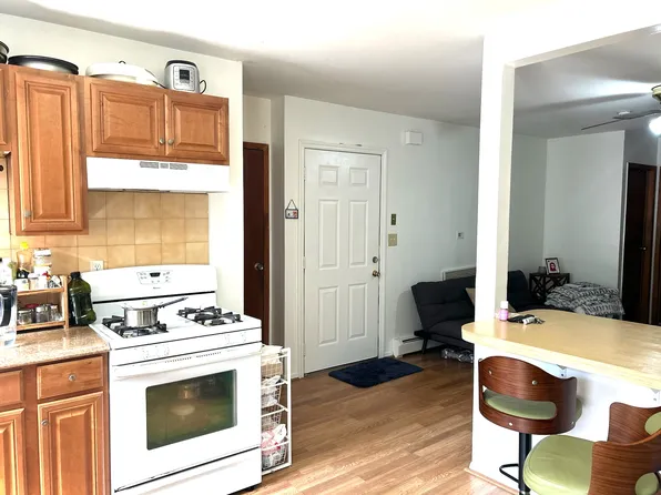 695 5th Avenue image 1 of 14