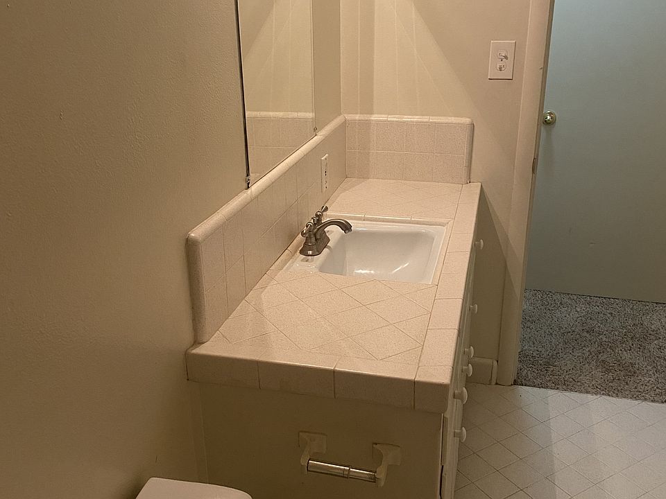 1st image of 2631 27th St APT 11