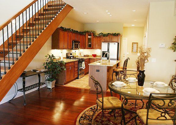 2nd image of 1411 Rosewood Ave APT 202