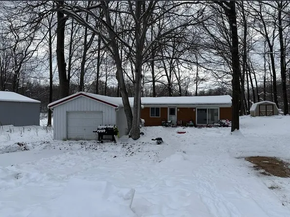 323 Eastland Dr, Leroy, MI 49655