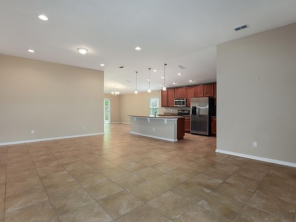 004_Family Room