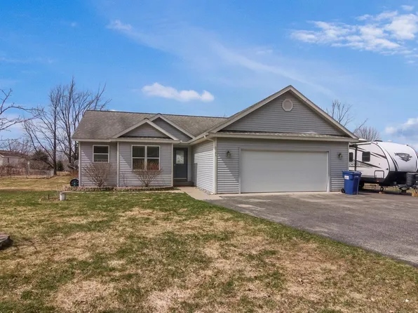 6786 Windtree Ln, Lake Ann, MI 49650