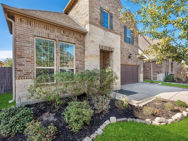 2024 Arrowood Glen Dr — Photo 3