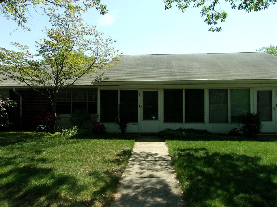 1st image of 928C Thornhill Ct
