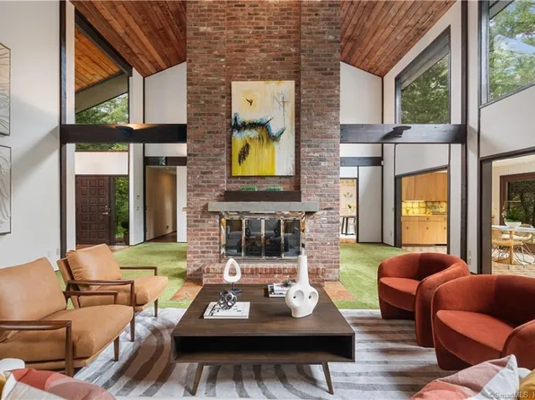 115 Pequot Lane, New Canaan, CT 06840