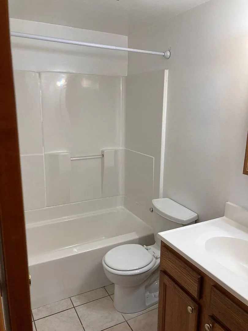 10950 Oak Street — Photo 3