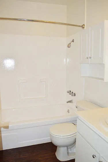 Lomita Apartments — Photo 13