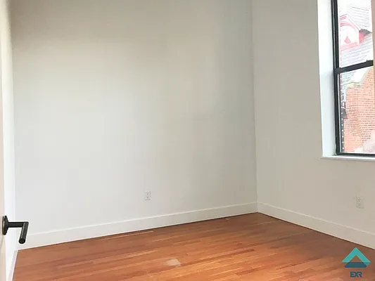 Rented by EXR | media 25