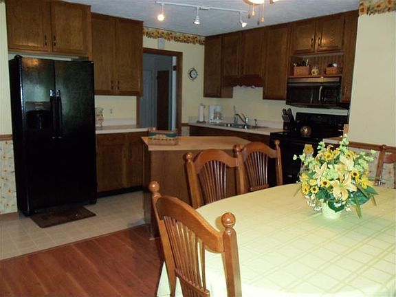 4th image of 230 Deervale Ct
