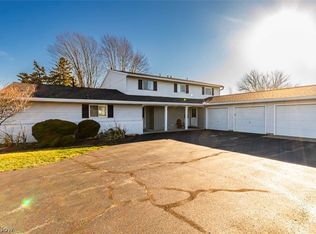 8957 W Ridge Rd APT B, Elyria, OH 44035