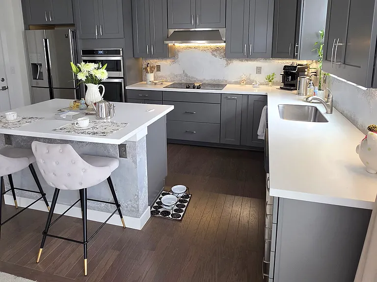 Stainless appliances, wine cooler