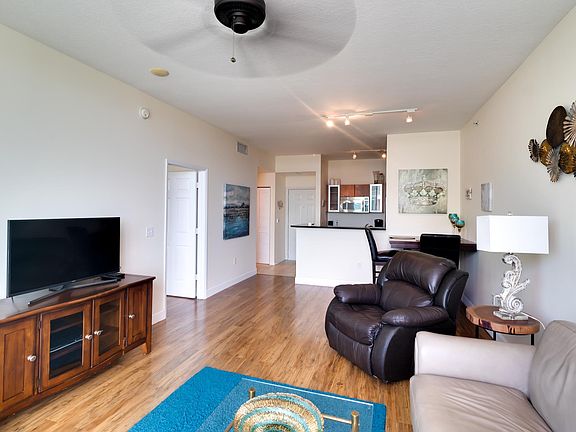 2nd image of 625 Casa Loma Blvd Ph 7