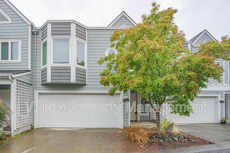 1445 SE Columbia Way