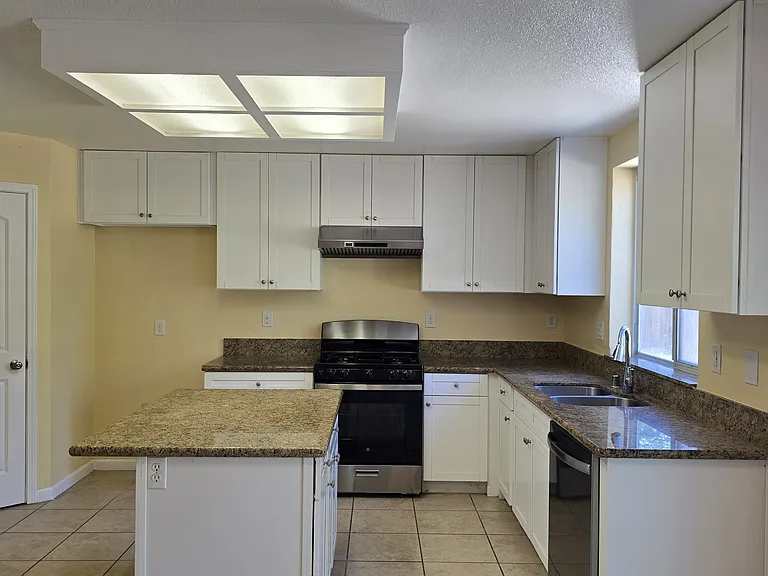 8421 Ardelle Way — Photo 4