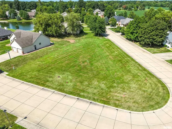 6 Eastland Ct, Carlinville, IL 62626