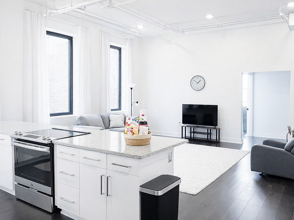 1st image of 1620 3rd Ave N #202