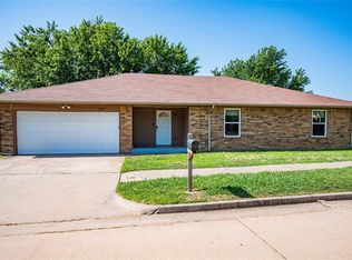 1400 NE 1st St, Moore, OK 73160