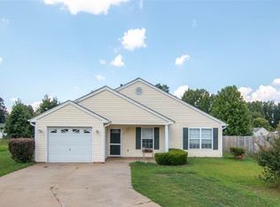 216 Luke Ct, Inman, SC 29349