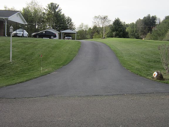 2nd image of 211 Chestnut Dr