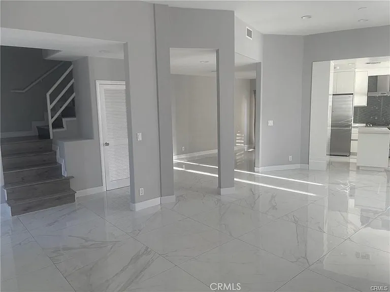 2256 Montrose Ave #1 — Photo 3