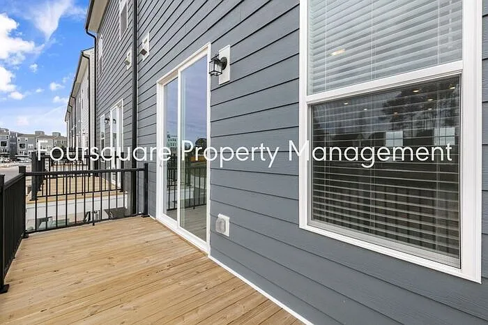 1424 Grove Village Rd — Photo 6