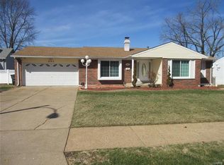 2453 Pontchartrain Dr, Florissant, MO 63033