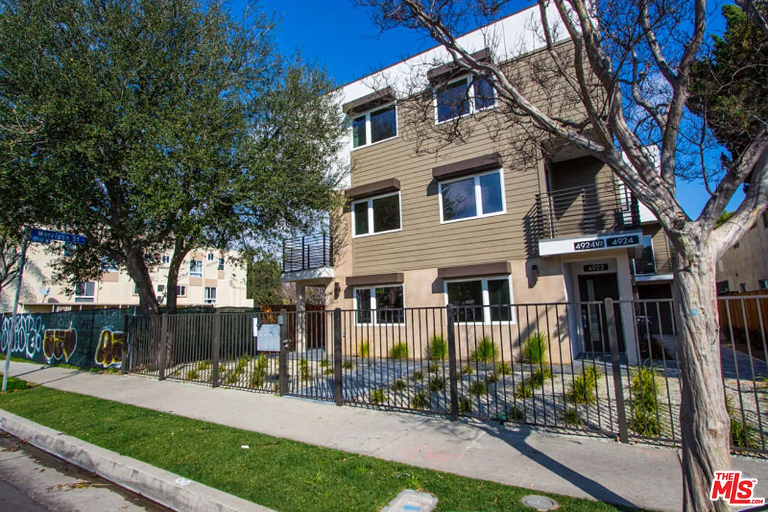 3 bed, 2.0 bath, 1300 sqft, $3,950 — Photo 1
