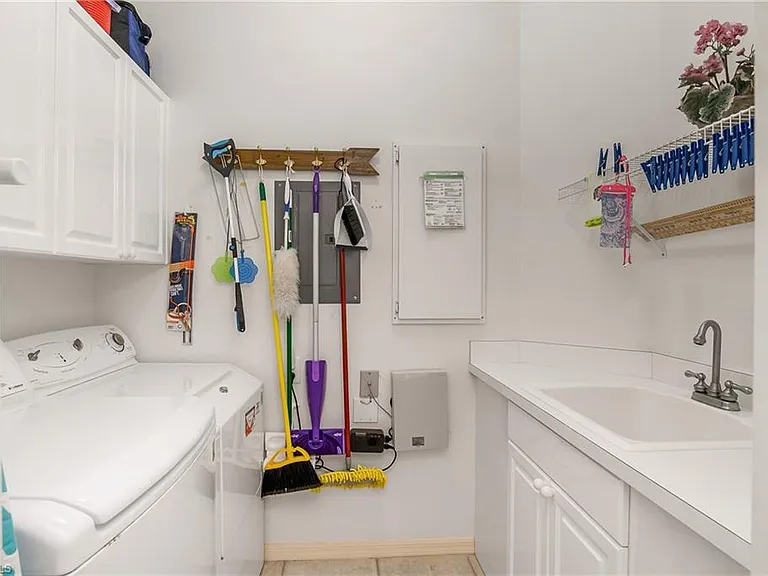 1000 L Ambiance Cir #201 — Photo 16
