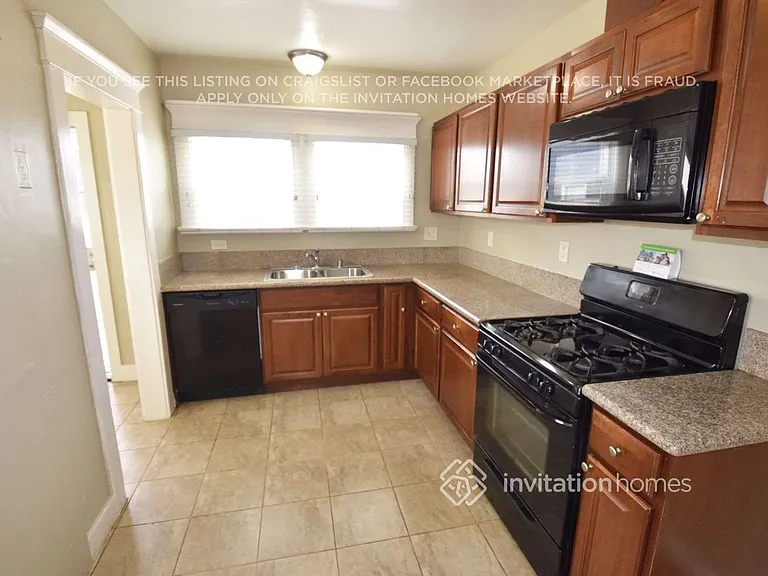 1873 W 38th Pl — Photo 5