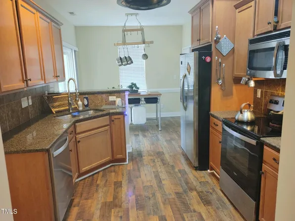 370 Wood Point Dr, Lillington, NC 27546