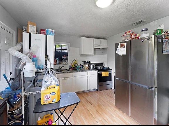 3rd image of 8538 Sunderland Rd Unit A